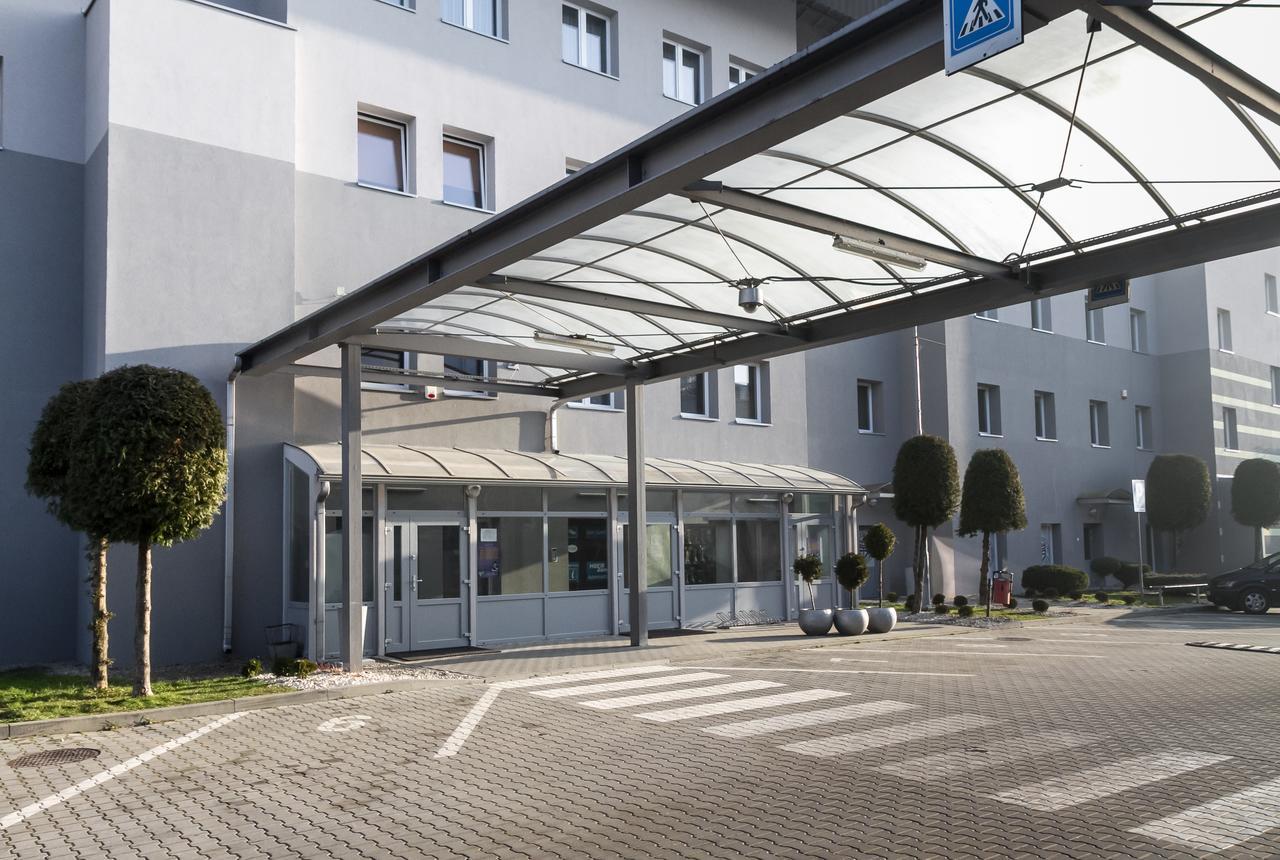Hotel Dom Sportowca Blonie - Mosir Sanok Esterno foto