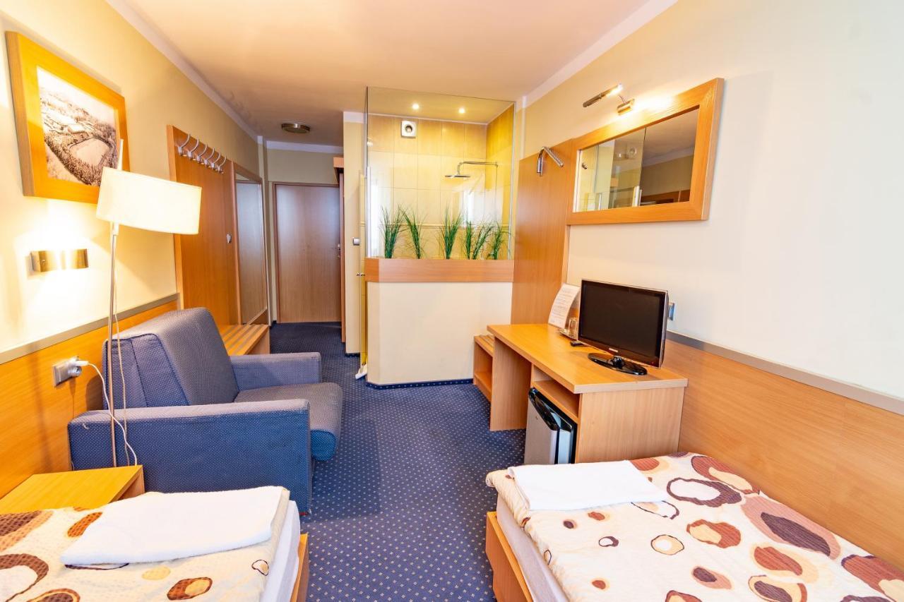 Hotel Dom Sportowca Blonie - Mosir Sanok Esterno foto