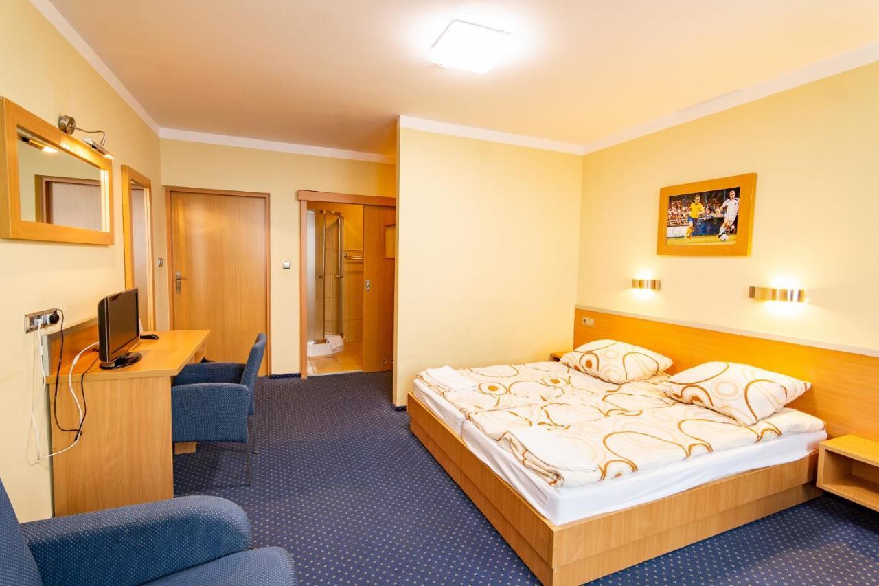 Hotel Dom Sportowca Blonie - Mosir Sanok Esterno foto