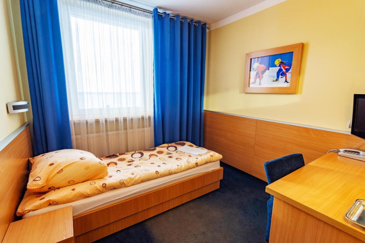 Hotel Dom Sportowca Blonie - Mosir Sanok Esterno foto