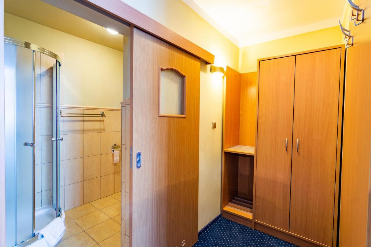 Hotel Dom Sportowca Blonie - Mosir Sanok Esterno foto