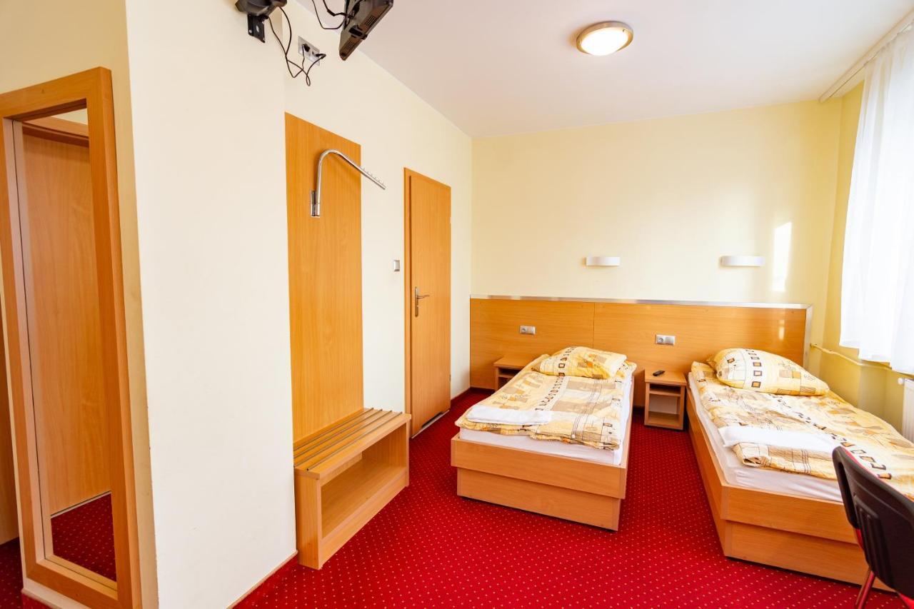 Hotel Dom Sportowca Blonie - Mosir Sanok Esterno foto