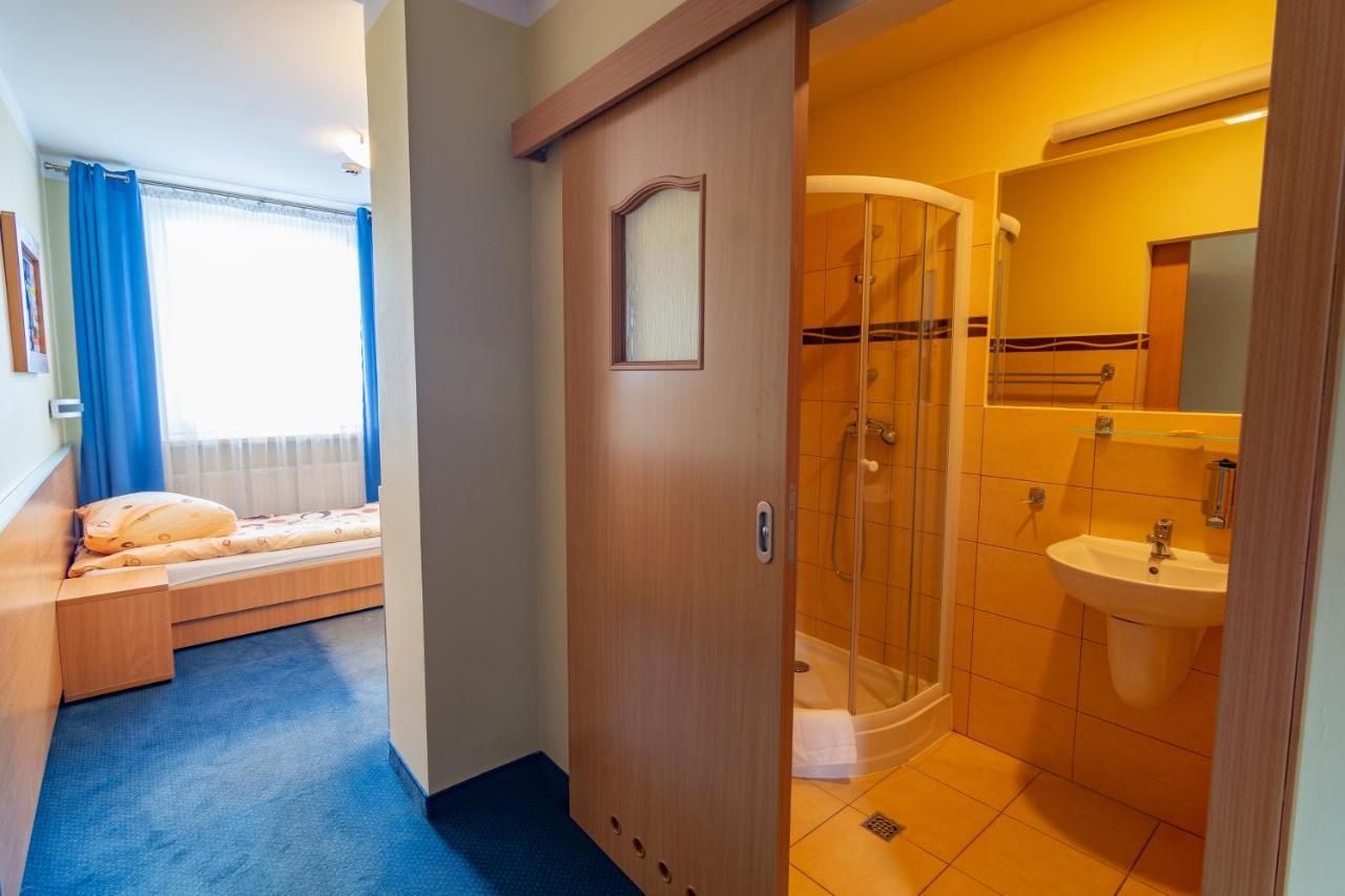 Hotel Dom Sportowca Blonie - Mosir Sanok Esterno foto