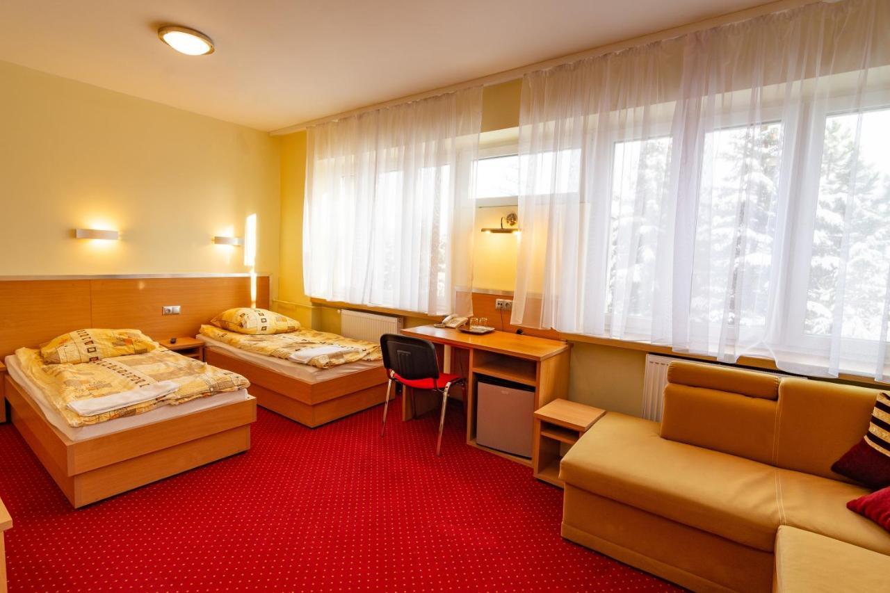Hotel Dom Sportowca Blonie - Mosir Sanok Esterno foto