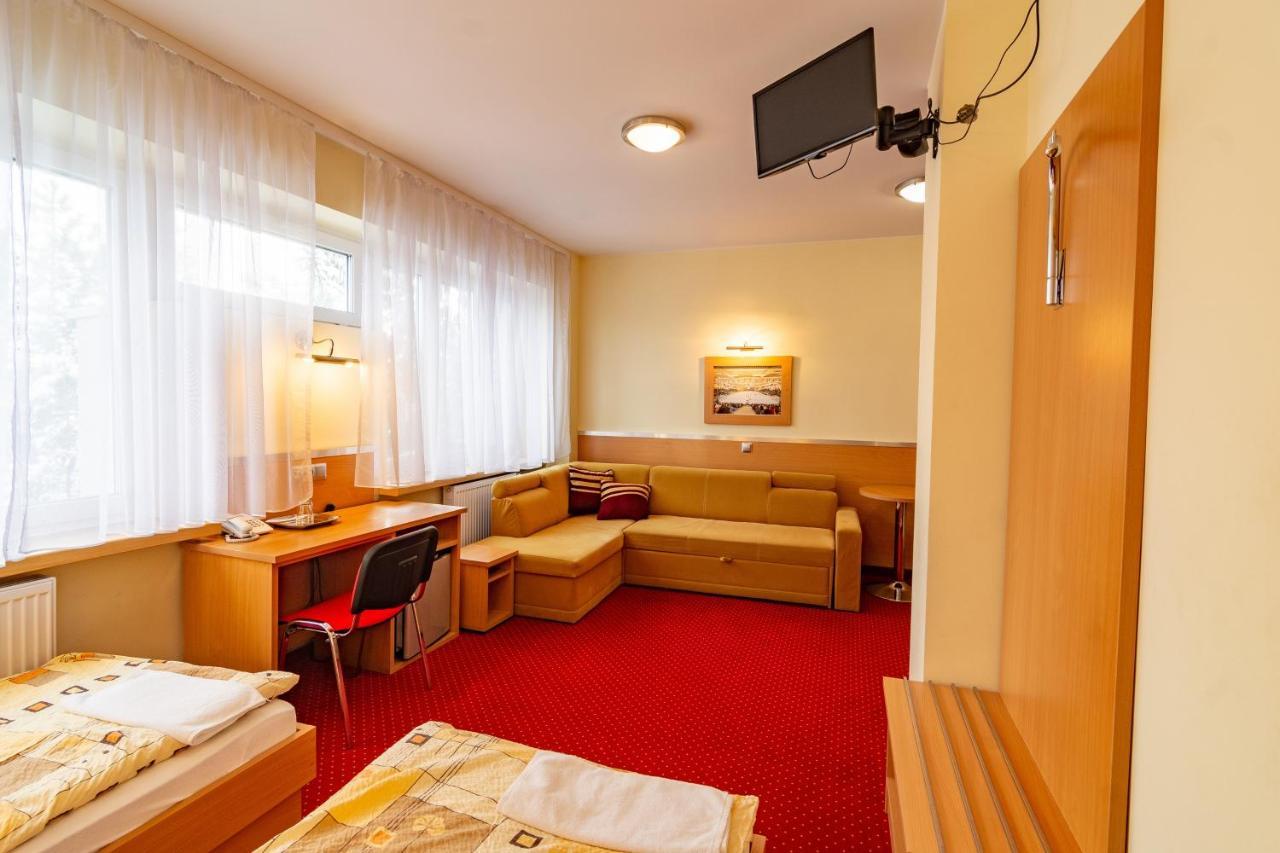 Hotel Dom Sportowca Blonie - Mosir Sanok Esterno foto