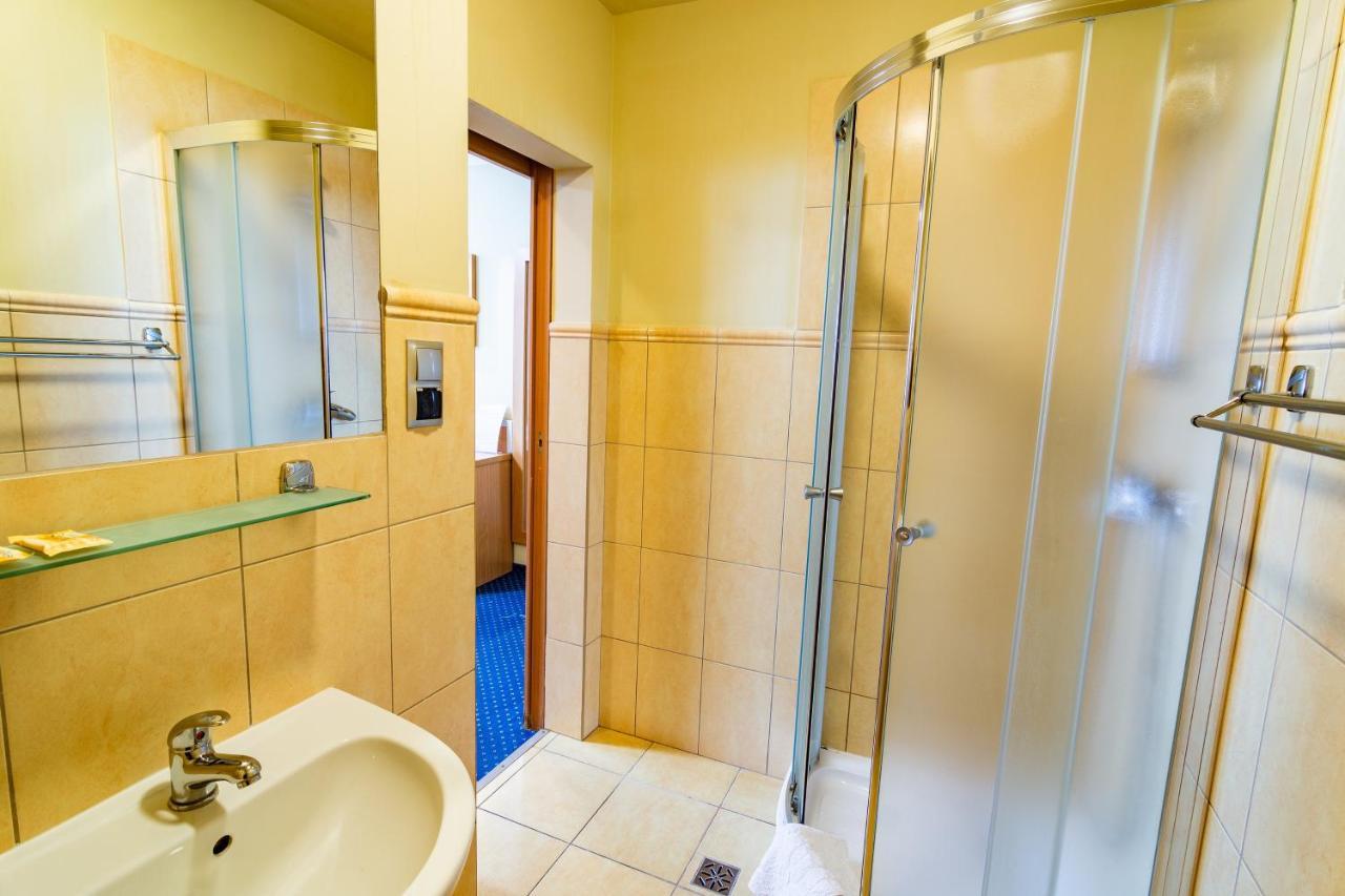 Hotel Dom Sportowca Blonie - Mosir Sanok Esterno foto