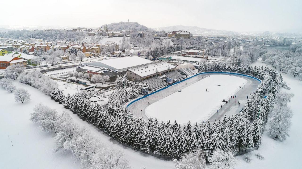 Hotel Dom Sportowca Blonie - Mosir Sanok Esterno foto