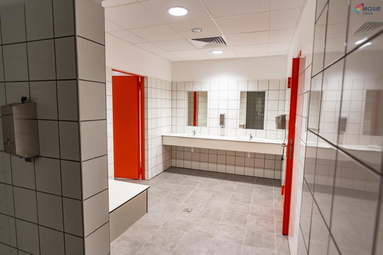 Hotel Dom Sportowca Blonie - Mosir Sanok Esterno foto